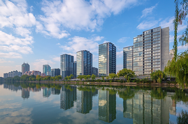 商业银行密集召开房企座谈会，“出险”的碧桂园也参加了，释放出哪些信号？