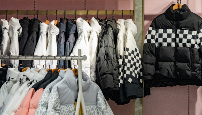 消费,冲锋衣,羽绒服,军大衣,棉袄