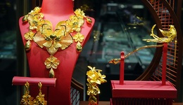 国际金价创历史新高，明年有望挑战2400美元/盎司