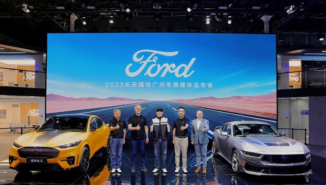 正式接手电马后首次亮相大型车展，长安福特“加电提速”新能源转型之路