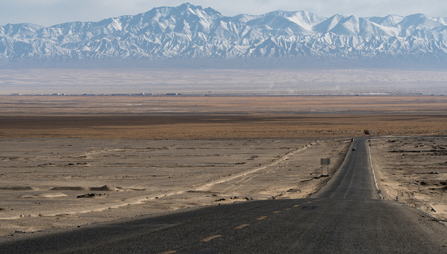 青海柴达木盆地盐湖资源无序开发调查：盲目扩张私挖乱采，违规取水侵占草地