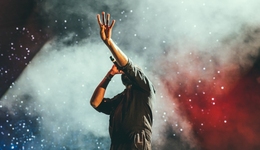 五月天陷“假唱”罗生门，演唱会复苏艰难按下“暂停”键？