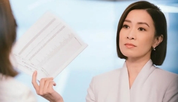 《新聞女王》，邊罵邊追