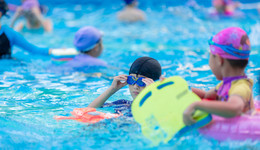 北京知名婴幼儿游泳机构加盟店倒闭，总部该担责吗？