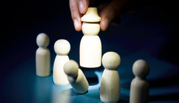 6年老將“清倉卸任”，三季度規(guī)?？s水20億，東方基金怎么了？