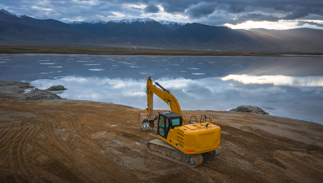挖掘机国内销量环比提升，出口暂时承压 | 基建晴雨表