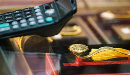 这一波年轻人“囤金潮”，谁赚到钱了？