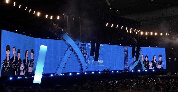 电厂 | 五月天“假唱”风波背后：谁赚到了演唱会的钱？