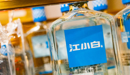“有故事也有酒”的江小白，年轻人不买账了？