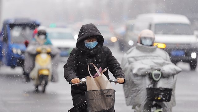 暴雪橙色预警，北京82列火车停运、航班大面积取消、景区临时关闭