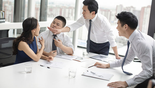 掉粉37万，俞敏洪紧急“救火”，饭圈文化带出公司内部矛盾