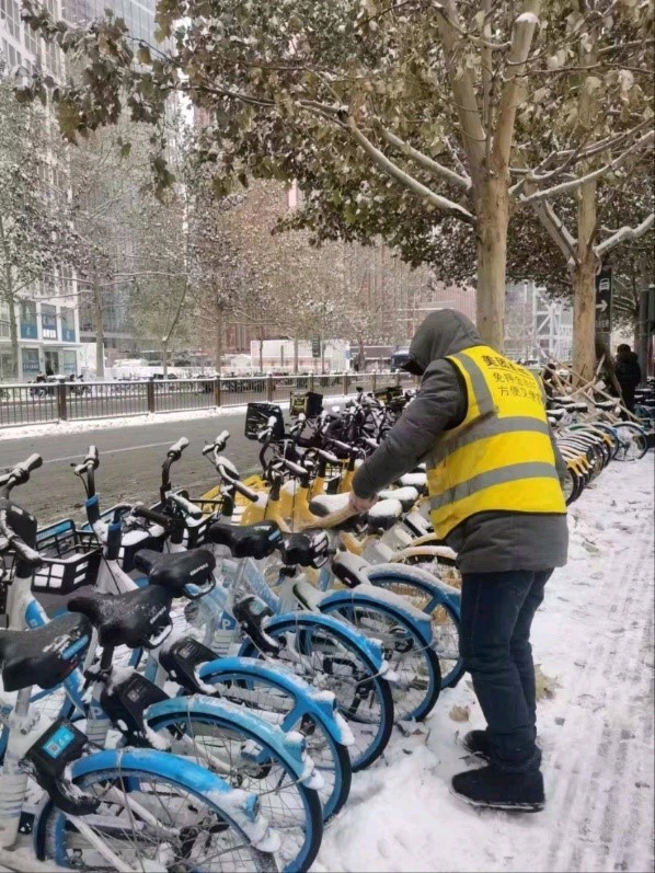 连日暴雪！北京共享单车企业开启应急模式提醒用户出行安全