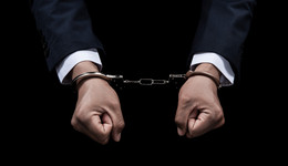 刚连任半个月，智云股份董事长被刑事拘留，公司股价大跌15%