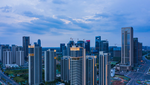 11月全国70城房价环比下降，京沪楼市新政将带动更多城市复苏