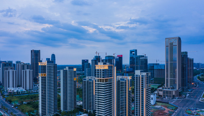 11月全国70城房价环比下降，京沪楼市新政将带动更多城市复苏