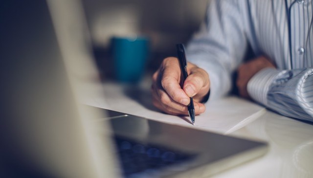 报告称中国劳动力人口平均年龄逼近40岁，意味什么？