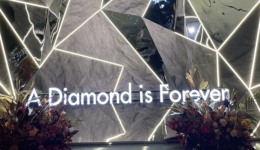 天然钻地位岌岌可危，戴比尔斯寻求抱团