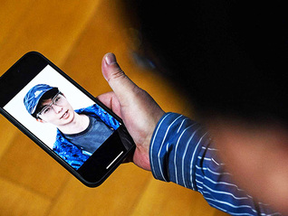 每周奇趣掠影丨失独父亲用AI“复活”孩子；新疆“阿勒泰的空气”可快递至全国