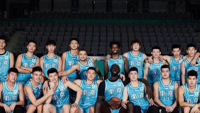 龙狮、同曦先后退市，CBA俱乐部资本路按下暂停键