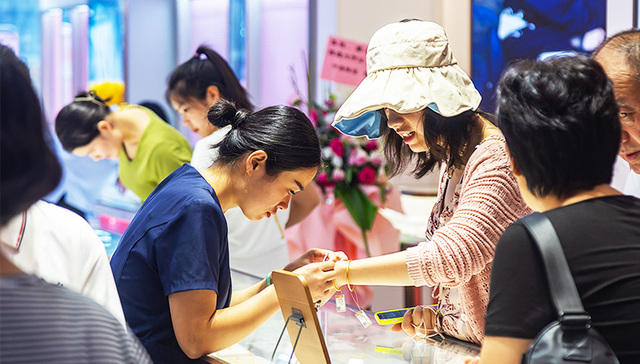 【图集】即买即拿，无需等待：你还会选择线下购物吗？