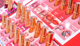 关店、倒闭，彩妆仍在等春天