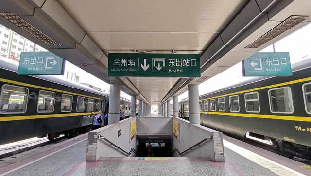 受甘肃、新疆地震影响，兰州站、喀什站等多个火车站列车晚点