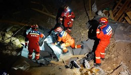 地震致甘肅105人遇難，受災(zāi)居民：村里已恢復(fù)水電，應(yīng)急物資送達