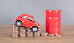 今年成品油价“六连跌”收官，加满一箱油少花16元