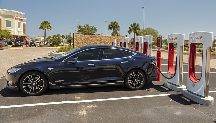 盘前机会前瞻|特斯拉汽车无线充电技术要来了，这几家公司已率先切入该赛道（附概念股）