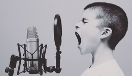 卷在横店的“童漂”：砸了几十万，没有存在感