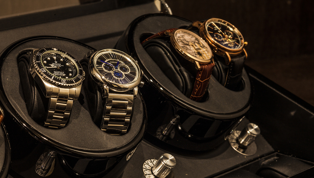 小牛电动创始人胡依林在AI垂直模型领域创业，计划用一年时间突破100万用户规模