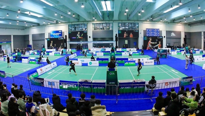 国羽带动赛事人气高涨，细分市场由专业装备带动业余产品