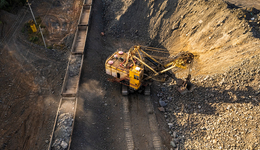 下游鋼材需求低迷，鐵礦石價(jià)格為何居高不下？|回望2023?