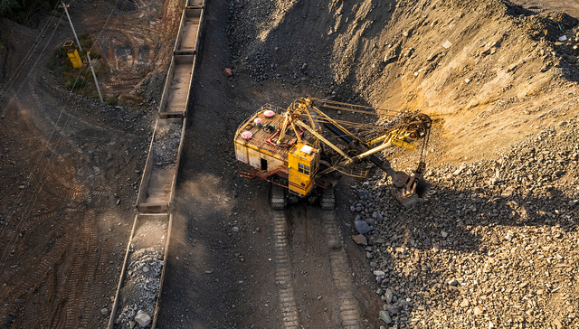 下游钢材需求低迷，铁矿石价格为何居高不下？|回望2023⑬