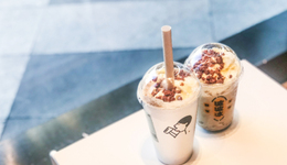 新茶饮的2023：内卷“上头”的一年，上市与出海能成逃生口？