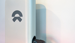 蔚來向上，靠80萬元的ET9行不行？