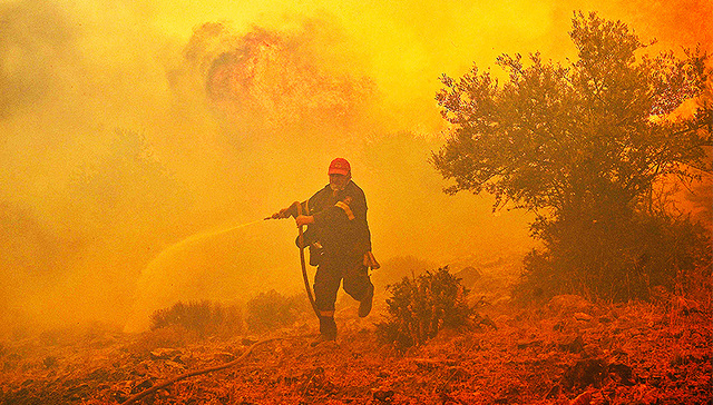 年度影像特辑③丨“最热一年”：2023年，极端天气下生活着的人们