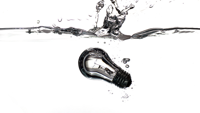 斥资1.1亿元竞得先锋基金34%股权，指南针能否复制“东财”路径？