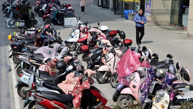 北京一起火灾致4死5伤，电动自行车“火患”如何治？