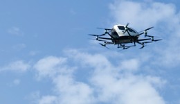 亿航无人机演示载人低空游览，“打飞的”还需解决里程焦虑