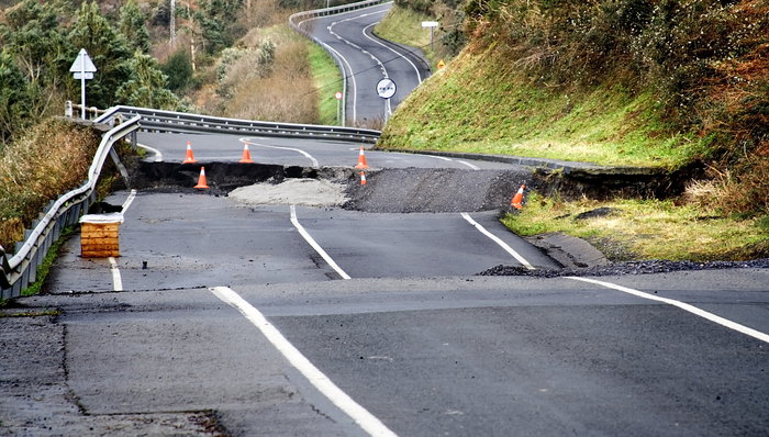 二广高速路面坍塌已致3人死亡，系中铁隧道局高铁项目施工所致