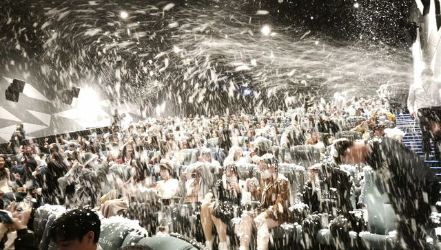 元旦档首日票房超4.69亿，“下雪场尴尬”上热搜