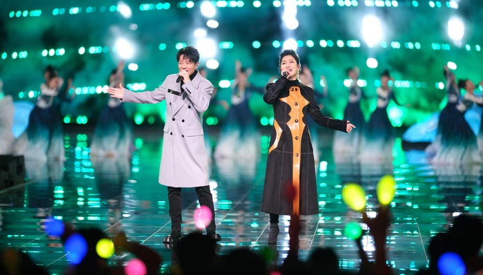 七台跨年晚会同唱，全开麦、大合唱成今年最大卖点