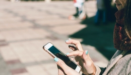 疯狂的弹幕游戏：主播日流水破150万，开发商月赚百万