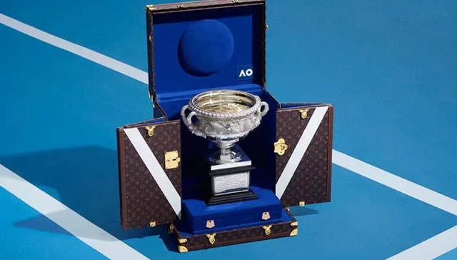 LV宣布与澳网合作，为何奢侈品牌近来爱给大赛做奖杯？