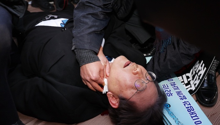 韩国最大在野党党首遇袭背后：哪些势力在碰撞联合