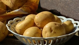 賣土豆年入225億，這個(gè)小地方藏不住了