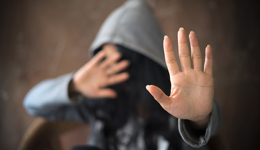 法治面 | 高校干部酒后家暴打死妻子，該擔何責？