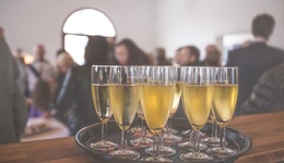 打工人，“煩死”年會了