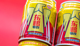 东鹏饮料仍靠单品闯天下，美女董秘3700万套现离职背后